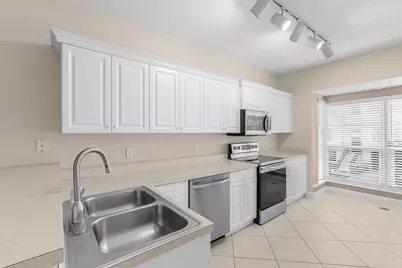 1620 42nd Square #104, Vero Beach, FL 32960 - Photo 11