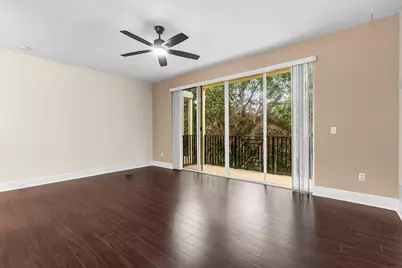 1620 42nd Square #104, Vero Beach, FL 32960 - Photo 5
