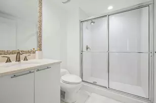 2640 Lake Shore Dr, Riviera Beach, FL 33404 - Photo 25