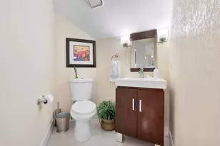 11377 Lakeview Dr, Coral Springs, FL 33071 - Photo 9