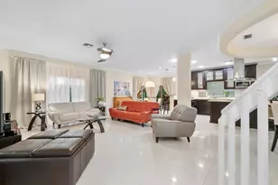 11377 Lakeview Dr, Coral Springs, FL 33071 - Photo 11
