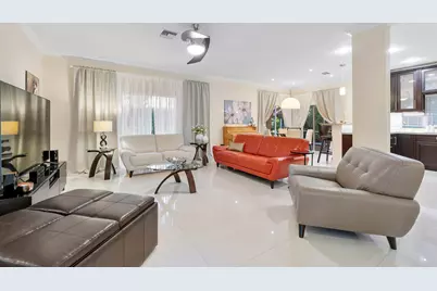 11377 Lakeview Drive, Coral Springs, FL 33071 - Photo 9