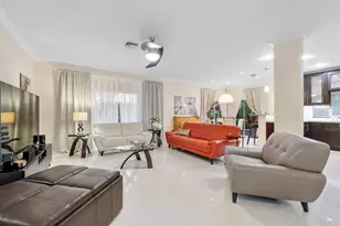 11377 Lakeview Dr, Coral Springs, FL 33071 - Photo 9