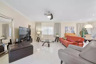 11377 Lakeview Dr, Coral Springs, FL 33071 - Photo 7