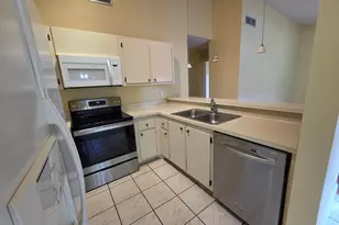 401 Springdale Cir, Palm Springs, FL 33461 - Photo 9