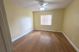 401 Springdale Cir, Palm Springs, FL 33461 - Photo 11