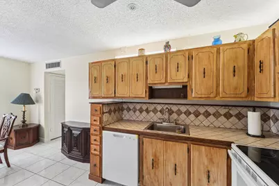226 E Normandy #E, Delray Beach, FL 33484 - Photo 9