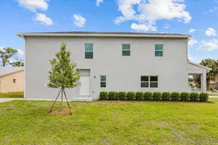 2585 SE Bonita St, Stuart, FL 34997 - Photo 3