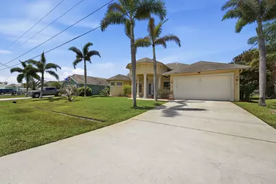 2199 SE Heathwood Circle, Port Saint Lucie, FL 34952 - Photo 3