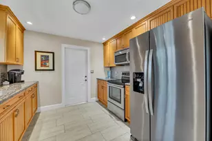 2401 NE 17th Terrace, Wilton Manors, FL 33305 - Photo 11