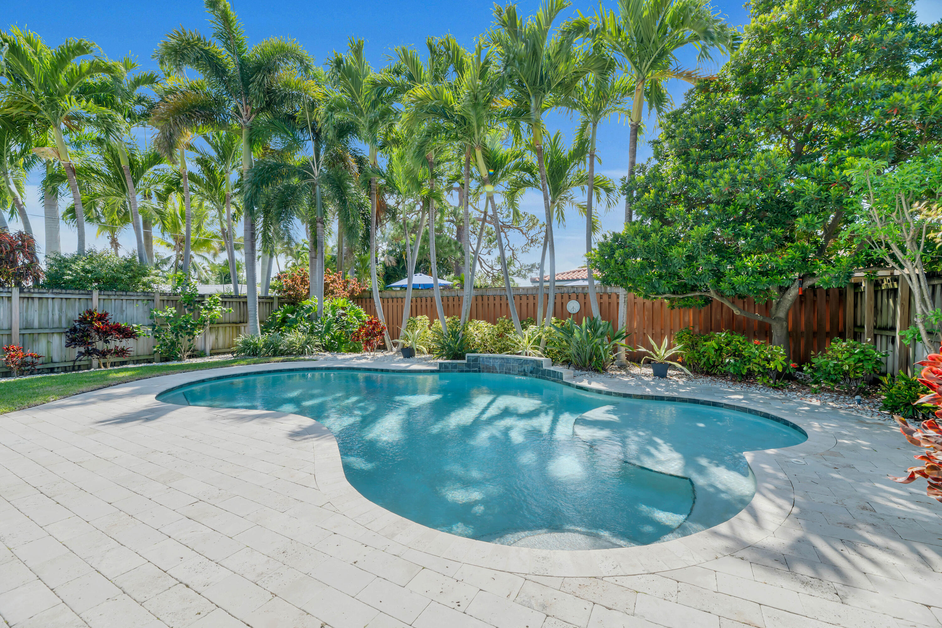2401 NE 17th Terrace - 2401 NE 17th Terrace, Wilton Manors, FL 33305 Luxury Property | Jose Angel Pina