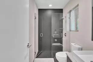 1640 NE 43rd St, Oakland Park, FL 33334 - Photo 57
