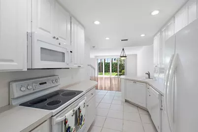 474 Capistrano Drive, Palm Beach Gardens, FL 33410 - Photo 7