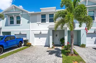 327 SE Halifax Ln, Stuart, FL 34994 - Photo 1