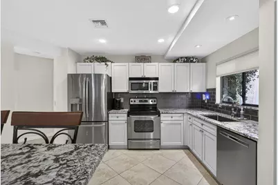 23 Lexington Lane W #B, Palm Beach Gardens, FL 33418 - Photo 5