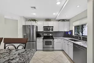 23 Lexington Ln W, Palm Beach Gardens, FL 33418 - Photo 5