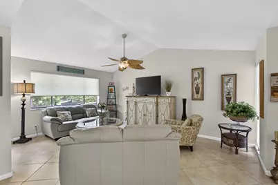 23 Lexington Lane W #B, Palm Beach Gardens, FL 33418 - Photo 19