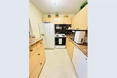 2132 Cambridge F, Deerfield Beach, FL 33442 - Photo 9
