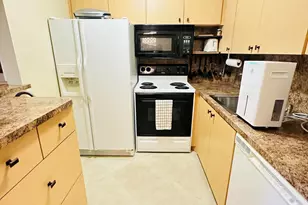 2132 Cambridge F, Deerfield Beach, FL 33442 - Photo 9
