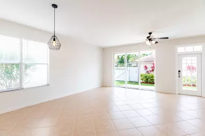 8065 Murano Circle, Palm Beach Gardens, FL 33418 - Photo 7