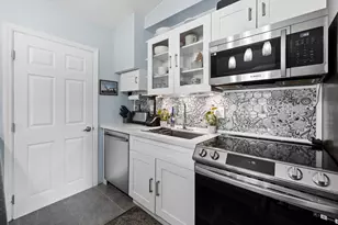 2660 SW 12th Terrace, Fort Lauderdale, FL 33315 - Photo 11