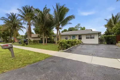8230 SW 4th Place, North Lauderdale, FL 33068 - Photo 3