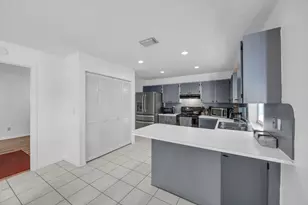 1333 SE Bayharbor St, Port Saint Lucie, FL 34983 - Photo 9