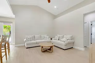 1050 Delray Lakes Dr, Delray Beach, FL 33444 - Photo 11