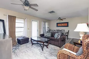 734 SE Arton Ln, Port Saint Lucie, FL 34983 - Photo 9