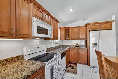 1033 Fairfax Circle W, Boynton Beach, FL 33436 - Photo 13