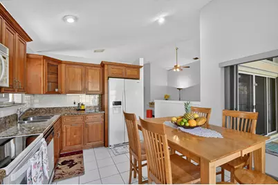 1033 Fairfax Circle W, Boynton Beach, FL 33436 - Photo 15