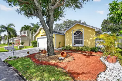 1033 Fairfax Circle W, Boynton Beach, FL 33436 - Photo 1