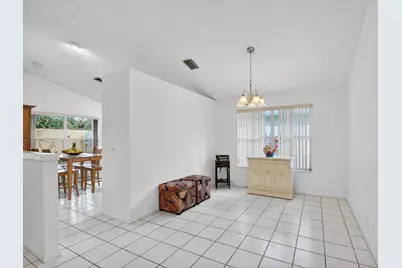 1033 Fairfax Circle W, Boynton Beach, FL 33436 - Photo 11