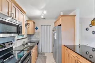 111 NE 57th St, Oakland Park, FL 33334 - Photo 7