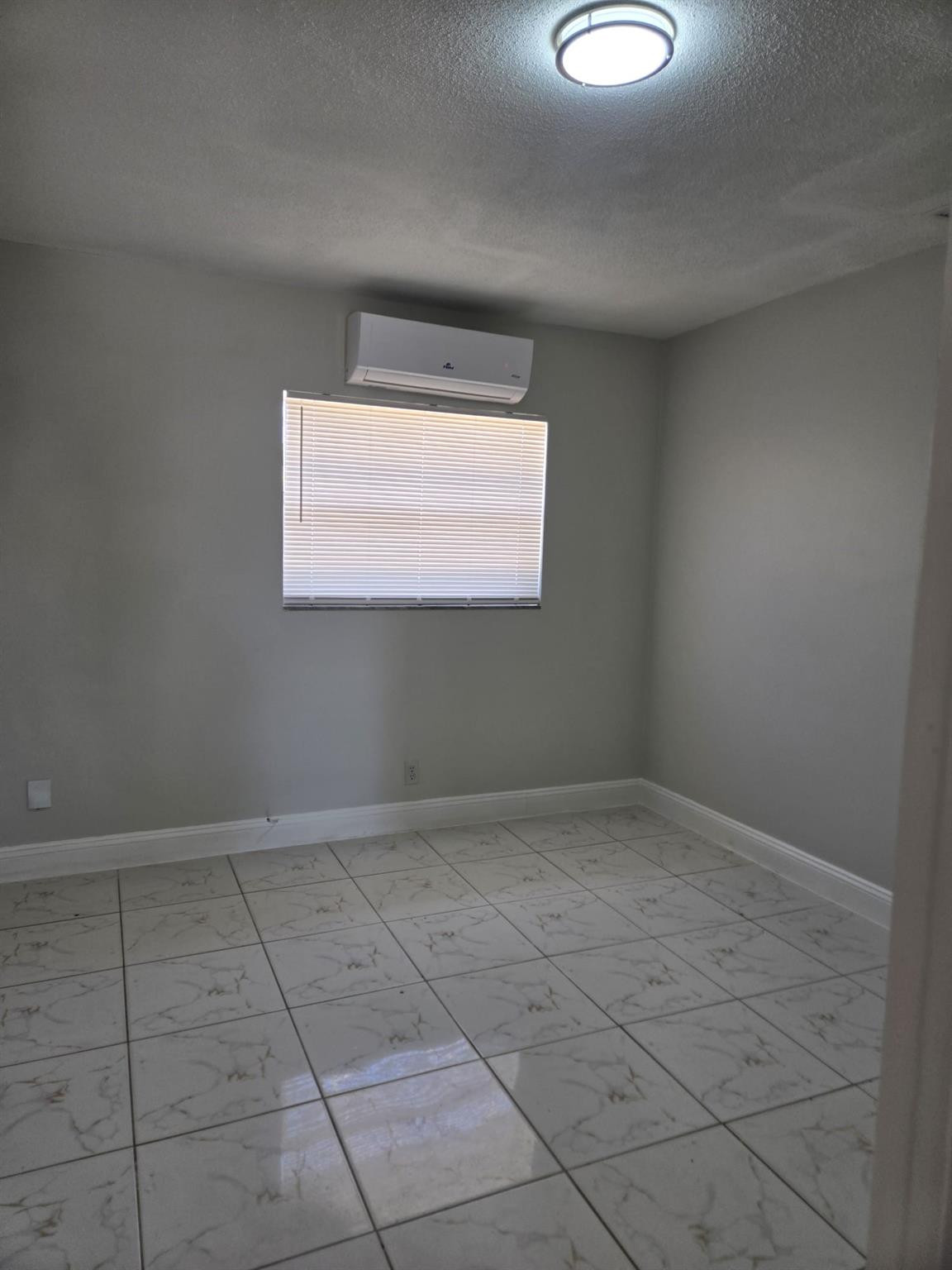 581 NE 34th Ct #A main architectural view