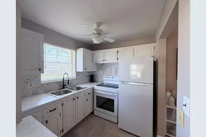 226 Windsor J, West Palm Beach, FL 33417 - Photo 3