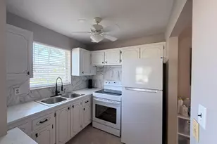 226 Windsor J, West Palm Beach, FL 33417 - Photo 3