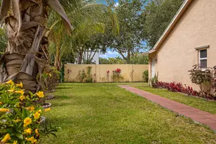320 NE 42nd St, Boca Raton, FL 33431 - Photo 35