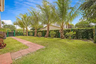 320 NE 42nd St, Boca Raton, FL 33431 - Photo 33