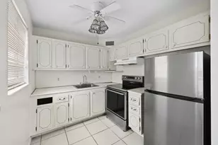 392 Markham R, Deerfield Beach, FL 33442 - Photo 3