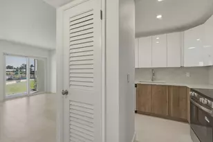 700 Pine Dr, Pompano Beach, FL 33060 - Photo 9