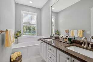 423 Capistrano Dr, Palm Beach Gardens, FL 33410 - Photo 43