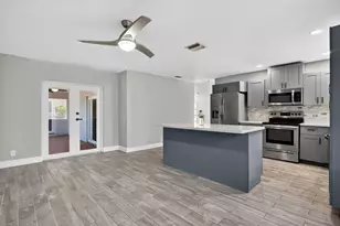 7504 NW 40th Pl, Coral Springs, FL 33065 - Photo 5