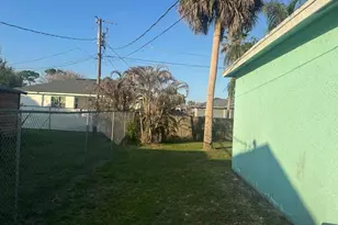 5010 Birch Dr, Fort Pierce, FL 34982 - Photo 9