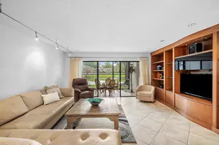22 Westgate Ln, Boynton Beach, FL 33436 - Photo 11