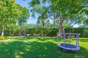 521 N Valencia Cir SW, Vero Beach, FL 32968 - Photo 23