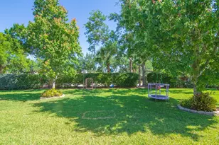 521 N Valencia Cir SW, Vero Beach, FL 32968 - Photo 27