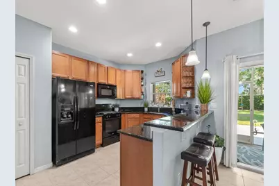 521 N Valencia Circle SW, Vero Beach, FL 32968 - Photo 9