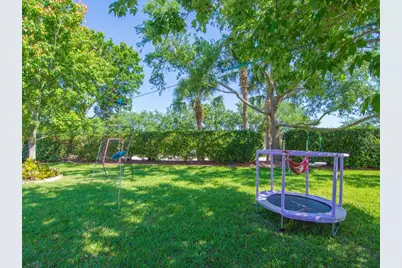 521 N Valencia Circle SW, Vero Beach, FL 32968 - Photo 23