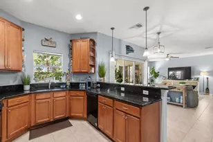 521 N Valencia Cir SW, Vero Beach, FL 32968 - Photo 9
